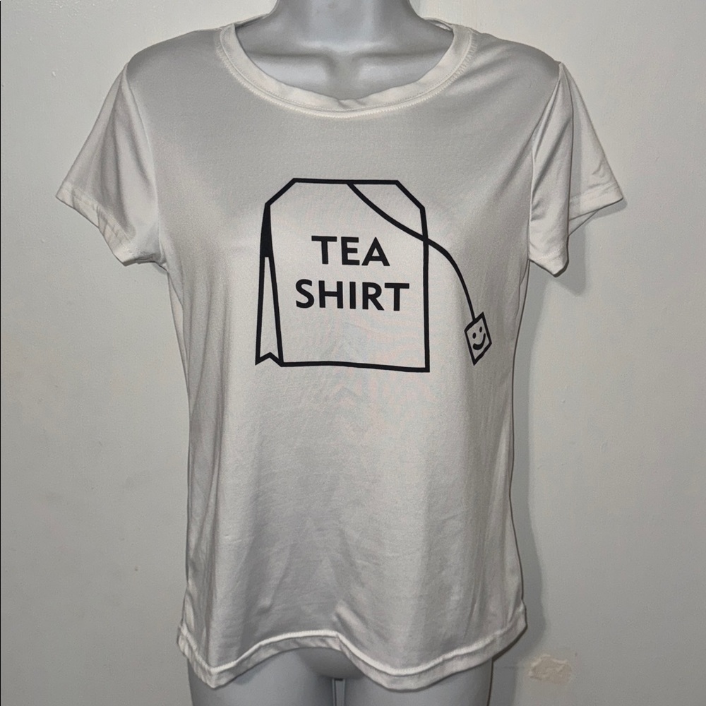 NWOT White Graphic Tee (Tea Shirt Design)